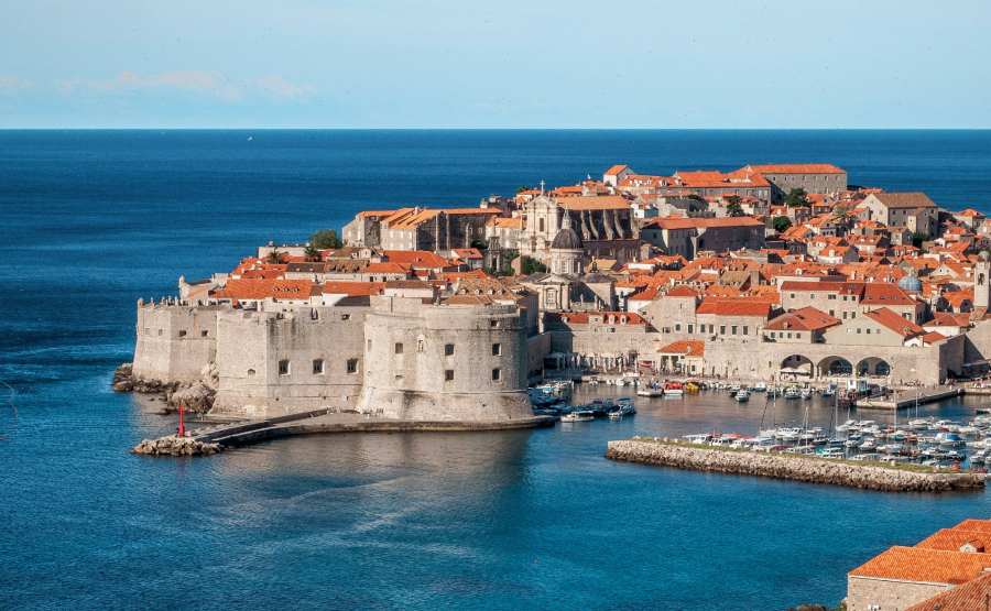 Το «Saint Tropez» των Βαλκανίων που όλοι θέλουν να πάνε το Σεπτέμβριο