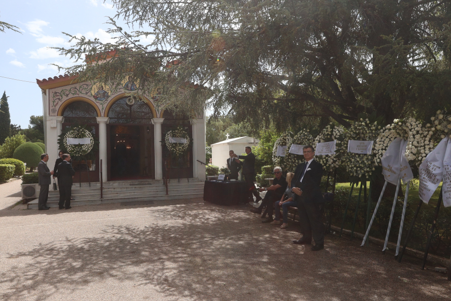 Το τελευταίο αντίο στον Πέτρο Μολυβιάτη