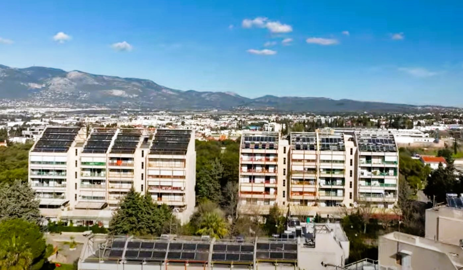 Ηλιακό Χωριό: Το φιλόδοξο πείραμα για ενεργειακή αυτονομία που... έμεινε στο σκοτάδι (βίντεο)