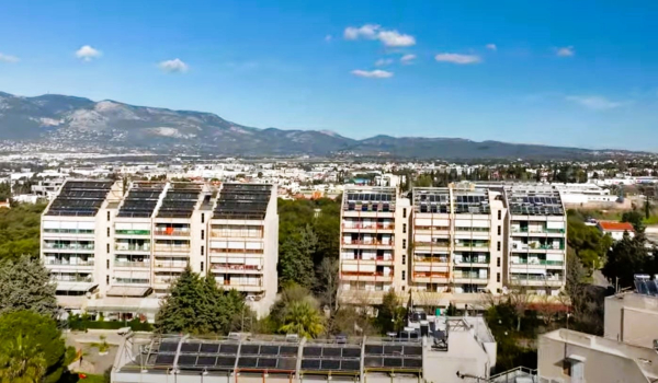 Ηλιακό Χωριό: Το φιλόδοξο πείραμα για ενεργειακή αυτονομία που... έμεινε στο σκοτάδι (βίντεο)