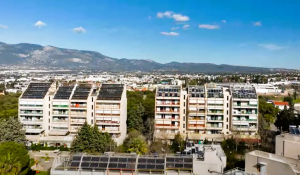 Ηλιακό Χωριό: Το φιλόδοξο πείραμα για ενεργειακή αυτονομία που... έμεινε στο σκοτάδι (βίντεο)