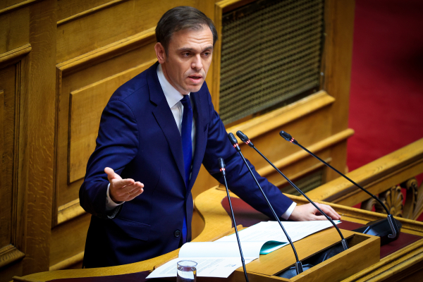 Μάντζος: Επίθεση σε ΝΔ και ΣΥΡΙΖΑ με αφορμή το βιβλίο της Μέρκελ