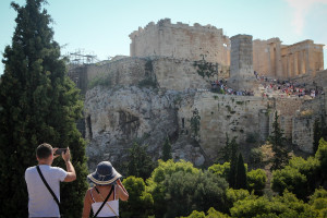 «Καμπανάκι» από το Βρετανικό υπουργείο Εξωτερικών σε τουρίστες: «Να προσέχετε στην Ελλάδα»