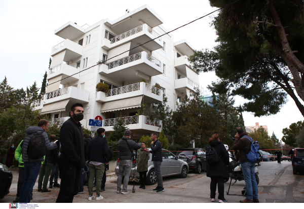 Πυροβολισμοί στο Χαλάνδρι: Η εικαστικός προσπάθησε να αρπάξει την κόρη της αλλά δεν τα κατάφερε