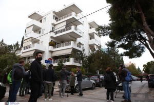 Πυροβολισμοί στο Χαλάνδρι: Η εικαστικός προσπάθησε να αρπάξει την κόρη της αλλά δεν τα κατάφερε