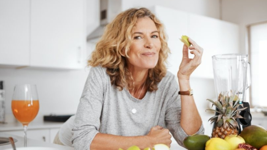 Προεμμηνόπαυση: Ευεξία με σύμμαχο τη διατροφή και την άσκηση