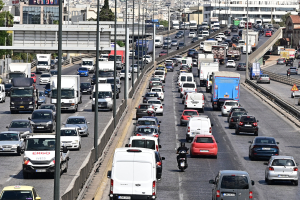 Μποτιλιάρισμα στη μισή Αθήνα λόγω ΕΥΔΑΠ: Σημειωτόν σε Αττική Οδό, Κηφισίας, Μεσογείων – έσπασε αγωγός στο Μαρκόπουλο
