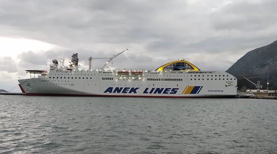 Πειραιάς: Μηχανική βλάβη σε πλοίο με προορισμό τα Χανιά, ταλαιπωρία για 1254 επιβάτες