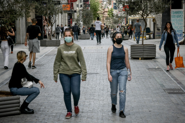 Κορονοϊός Ελλάδα: Μάσκα σε όλους τους κλειστούς χώρους εισηγούνται οι λοιμωξιολόγοι