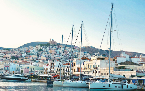 3 ελληνικά νησιά με διαθεσιμότητα και καλές τιμές για το καλοκαίρι 2026