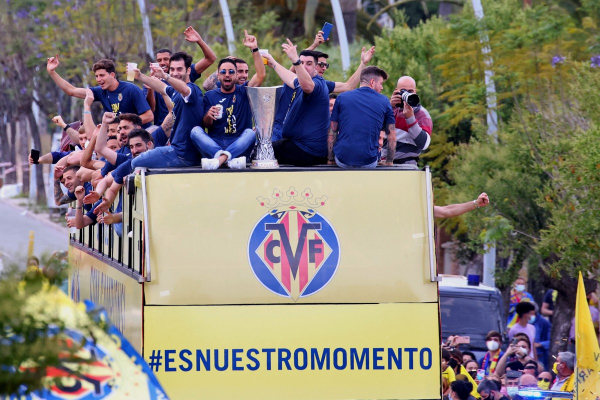 Βιγιαρεάλ: Γκρέμισαν τα τείχη για τους θριαμβευτές του Europa League (βίντεο)