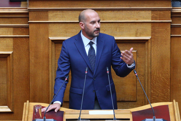 Τζανακόπουλος: Παρέμβαση στη Βουλή για την ανάκληση ασύλου του προέδρου της Πακιστανικής Κοινότητας Ελλάδος