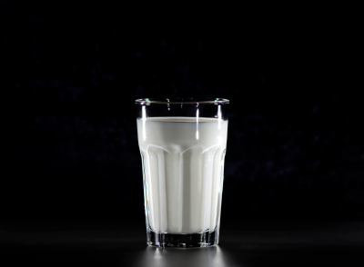Σοβαρή καταγγελία για αισχροκέρδεια στο γάλα: Οι παραγωγοί πωλούν 0,49 ευρώ και στο ράφι έχει 2 ευρώ