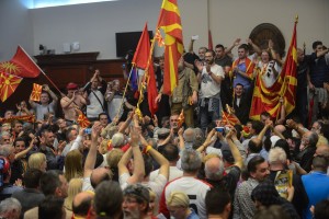 Δραματικές εξελίξεις στα Σκόπια - Διάγγελμα Ιβάνοφ καταδικάζουν ΗΠΑ και ΕΕ