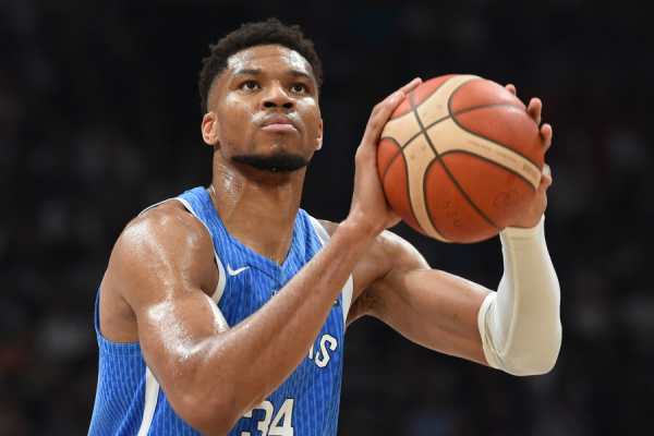 Έξαλλος ο Έντι Τζόνσον λόγω Αντετοκούνμπο, σκέφτεται να… επιστρέψει στα παρκέ!