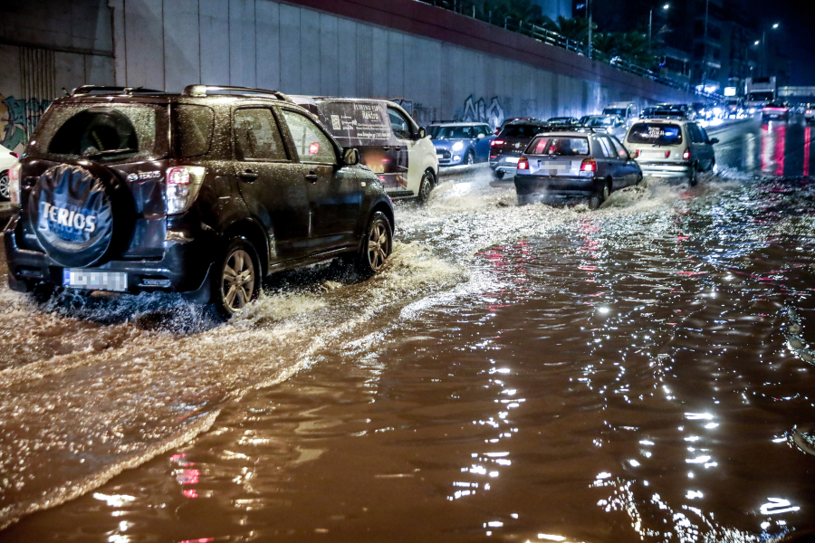Κακοκαιρία: «Κόκκινη» προειδοποίηση για 14 περιοχές σήμερα - Ισχυρά και επικίνδυνα φαινόμενα