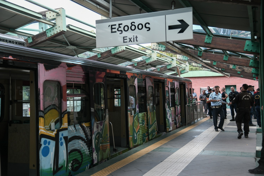 Άτομο έπεσε στις γραμμές του ηλεκτρικού