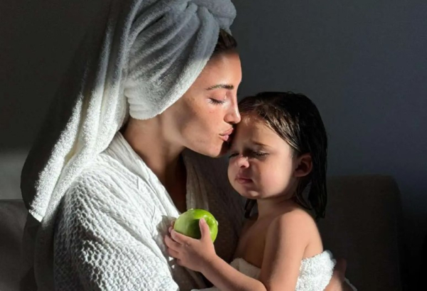 Η εξομολόγηση της Τούνη για τον μικρό Πάρη: «Μια τόσο μικρή αγκαλιά χωράει τόση αγάπη»