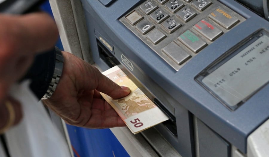 Σάλος με τις χρεώσεις της Εθνικής Τράπεζας και της Alpha Bank σε λογαριασμούς