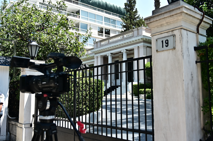 Μαξίμου «απειλεί» με πρόωρες κάλπες αν «γαλάζιοι» βουλευτές υπερψηφίσουν Προανακριτική