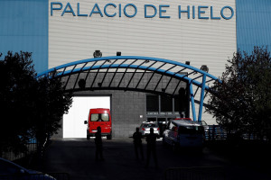 Κορονοϊός Ανακαλύπτουν νεκρούς σε γηροκομεία σε Γαλλία και Ισπανία - Μετέτρεψαν παγοδρόμιο σε νεκροτομείο