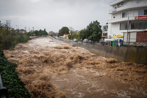 Kλειστά σχολεία και την Πέμπτη 15/10 σε Ρόδο και Εύβοια
