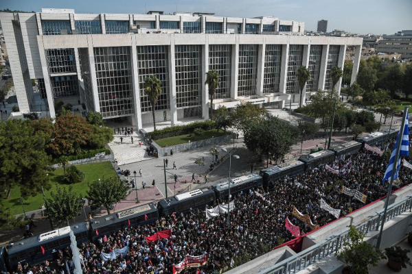 Χρυσή Αυγή: Οι 14 λέξεις που ακούστηκαν από τα μεγάφωνα και έγραψαν Ιστορία - Έξι χρόνια από την ιστορική απόφαση