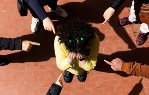 Σχολικός εκφοβισμός: Τα σημάδια που δεν πρέπει να αγνοήσουν οι γονείς