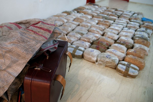 Αδήλωτα ρευστά, λαθραία τσιγάρα, αλλά και κροκόδειλους εντόπισαν τελωνειακοί