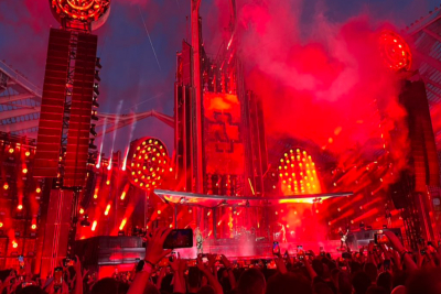 Μέσα στη συναυλία των Rammstein - Πλήθος κόσμου στο ΟΑΚΑ