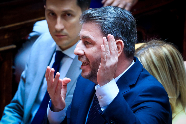 Ανδρουλάκης, Άδωνις, Τζίμι Τζαμπ και... προστάτης