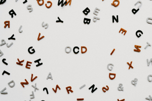 Νέα ανακάλυψη για το OCD και το σύνδρομο Tourette: Εντοπίστηκαν 36 γονίδια που αυξάνουν τον κίνδυνο