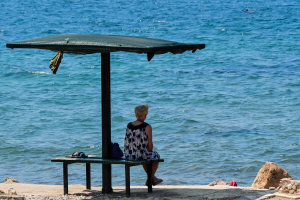 Συμβουλές για τον καύσωνα από τον Πρύτανη του ΕΚΠΑ – Τι πρέπει να προσέξουν οι καρδιοπαθείς και οι ευπαθείς ομάδες