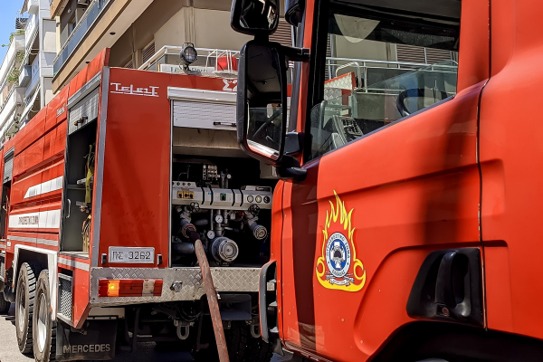 Τρόμος στη Ζάκυνθο: Άνδρας σε αμόκ επιτέθηκε με μαχαίρι σε μέλη της Πυροσβεστικής υπηρεσίας (βίντεο)