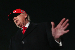 Τραμπ: Όποιο ιρανικό πλοίο πλησιάσει στα Στενά του Ορμούζ, θα εξαλειφθεί