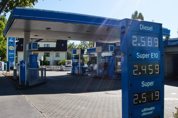 Έκτακτη σύσκεψη στην Ευρώπη μετά τις πιέσεις Τραμπ για το diesel - Οι 3 αποφάσεις