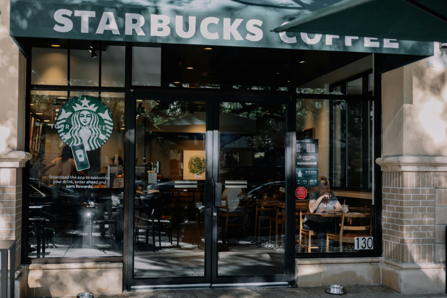 Τι αλλάζει στα καταστήματα Starbucks