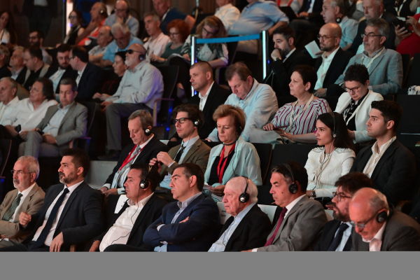 Ινστιτούτο Τσίπρα: Ξεκίνησαν οι εργασίες με «πηγαδάκια», παρών και ο Χρηστίδης του ΠΑΣΟΚ