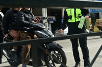 Τροχαία: Τουλάχιστον 1.400 παραβάσεις για μη χρήση κράνους την τελευταία εβδομάδα