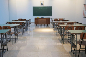 Η ΟΛΜΕ καταγγέλλει τη σύλληψη εκπαιδευτικού μέσα σε σχολείο