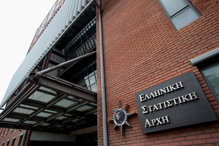 ΕΛΣΤΑΤ: Σημαντική κάμψη σε μεταγραφές, υποθήκες και κατασχέσεις το 2023
