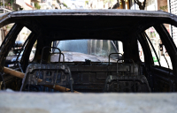 Ένταση στα Εξάρχεια τη νύχτα: Συγκρούσεις με ΜΑΤ, μολότοφ και φωτιές σε κάδους (βίντεο)