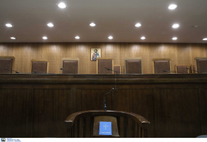 Λάρισα: Τον απέλυσαν επειδή είναι ανεμβολίαστος και έγινε κλέφτης