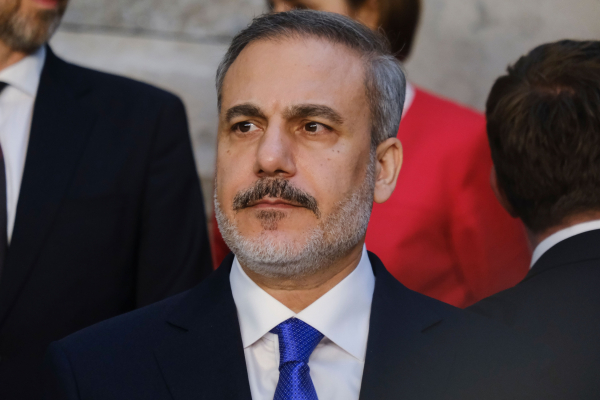 Ο Φιντάν προτείνει «καζάν-καζάν» στο Αιγαίο λίγο πριν την επίσκεψή του στην Αθήνα