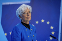 «Φρένο» στις μειώσεις επιτοκίων έδειξε η Κριστίν Λαγκάρντ