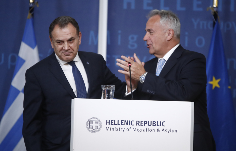 Ανασχηματισμός 2025: Παράδοση - παραλαβή στο υπουργείο Μετανάστευσης (εικόνες)