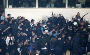 Τελικός Κυπέλλου Ελλάδος: Επεισόδια με οπαδούς του ΠΑΟΚ έξω από το ΟΑΚΑ μετά τον αγώνα