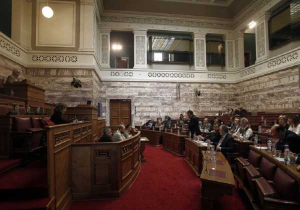 Ξεκίνησε η συζήτηση στην Ολομέλεια της Βουλή για τον νέο εκλογικό νόμο