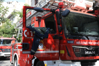 Φωτιά σε υπόγειο γκαράζ πολυκατοικίας στο Ελληνικό, απομακρύνθηκαν οι ένοικοι