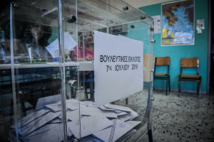 Εκλογές 2019: Πιάστηκαν στα χέρια για τα ψηφοδέλτια σε εκλογικό κέντρο της Θεσσαλονίκης (vid)
